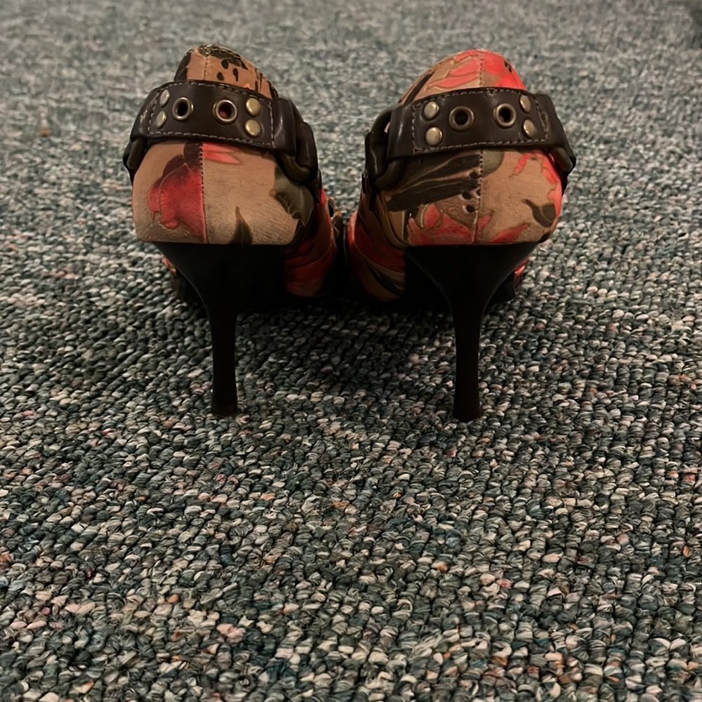Call it spring heels - Picture 4 of 4